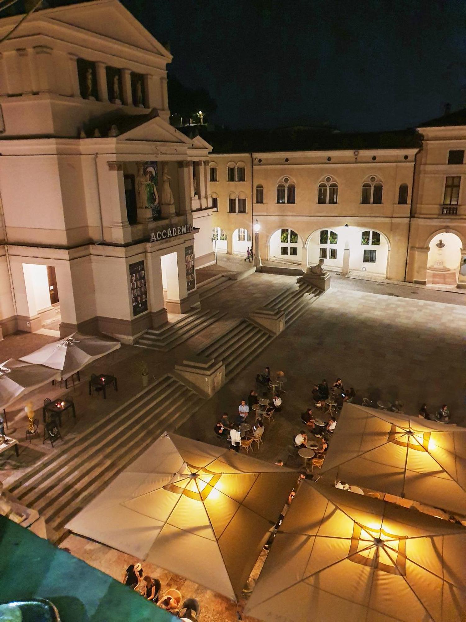شقة Attico Di Piazza Cima كونيليانو المظهر الخارجي الصورة